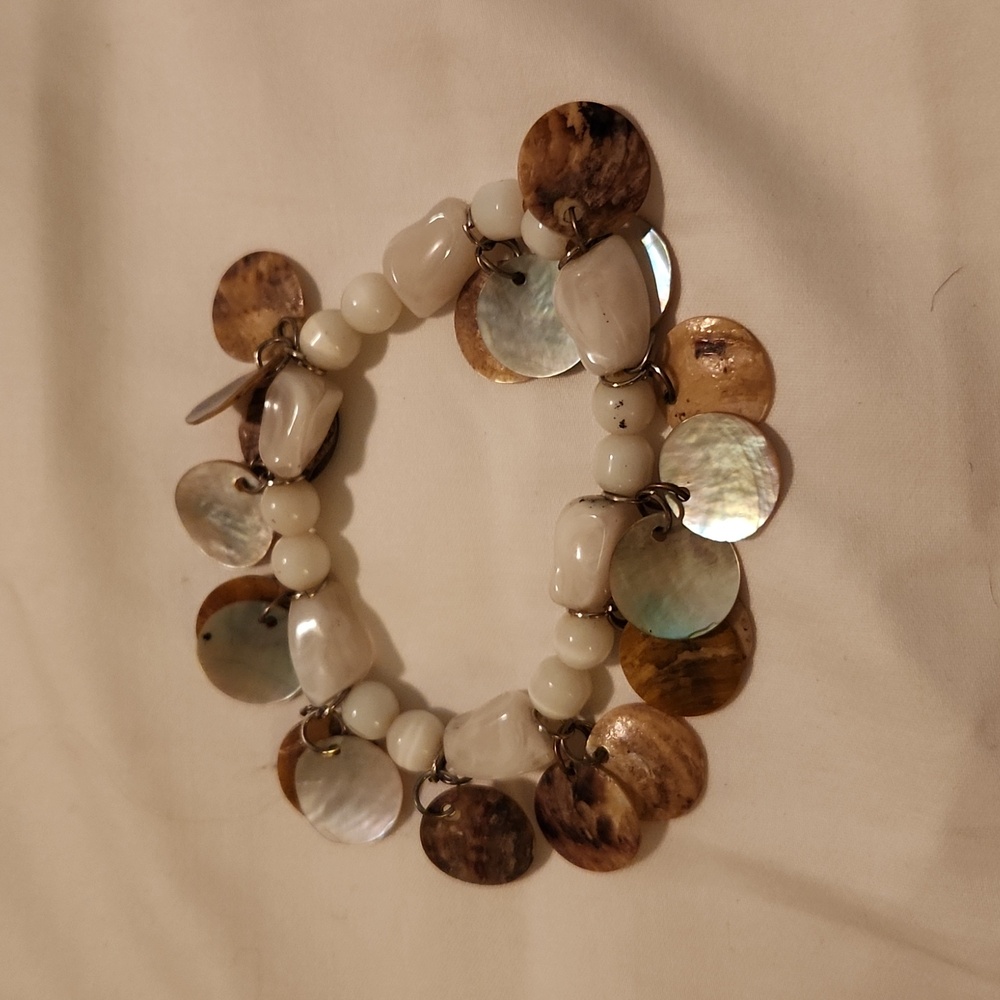 White shell bracelet